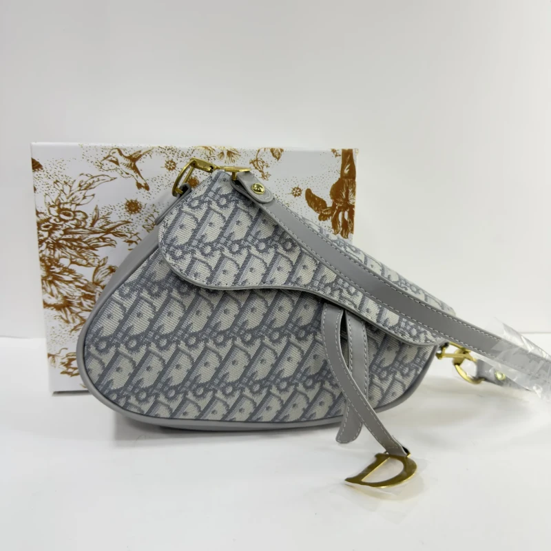 Dior (D)
